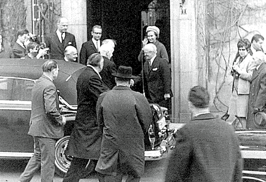 Karl Heinrich Lübke, zweiter Bundespräsident der Bundesrepublik Deutschland, zu Besuch auf dem Schloss Wächtersbach. Karl Heinrich Lübke, zweiter Bundespräsident der Bundesrepublik Deutschland, zu Besuch auf dem Schloss Wächtersbach.